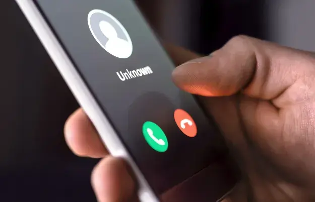 Z jakiego numeru dzwoni RMF FM? Sprawdź, zanim odbierzesz telefon
