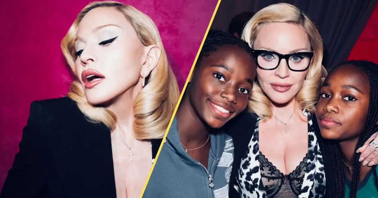 Madonna z córkami, uśmiechnięte i blisko siebie. Królowa popu w czarnej marynarce i panterkowym topie, obok niej dwie młode kobiety.