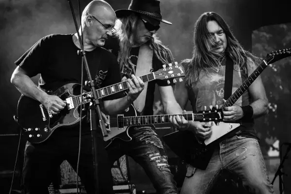 Heavy metal - Czym się wyróżnia i jak odróżnić go od hard rocka?